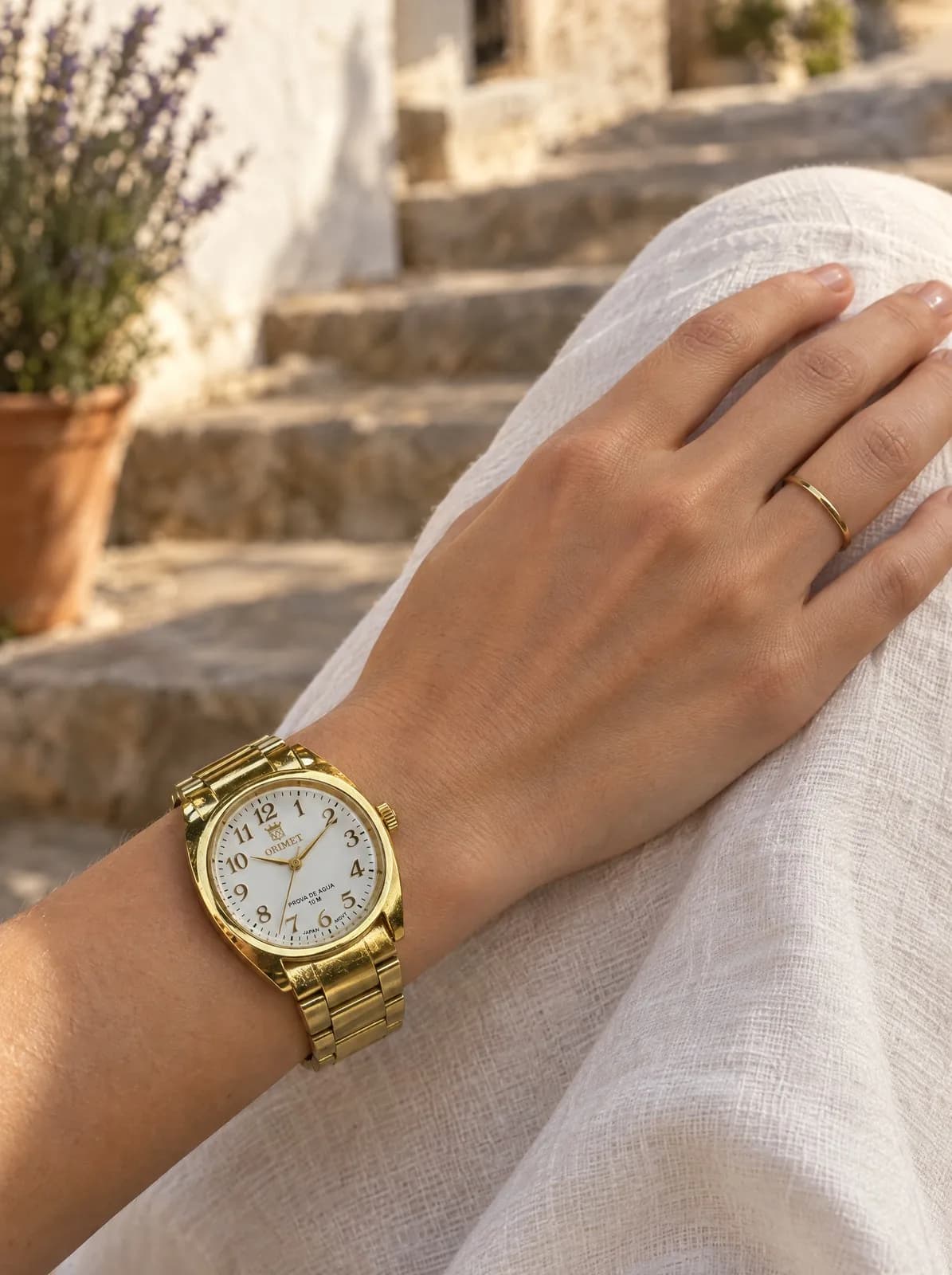 Taormina Dorado, mujer
